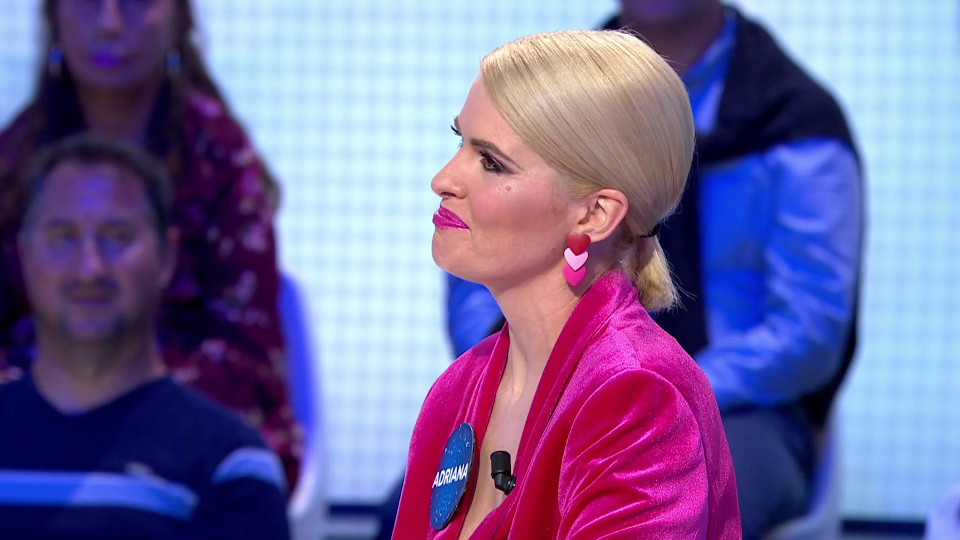 “Voy de Barbie escritora”: El look de Adriana Abenia que causa sensación en Pasapalabra