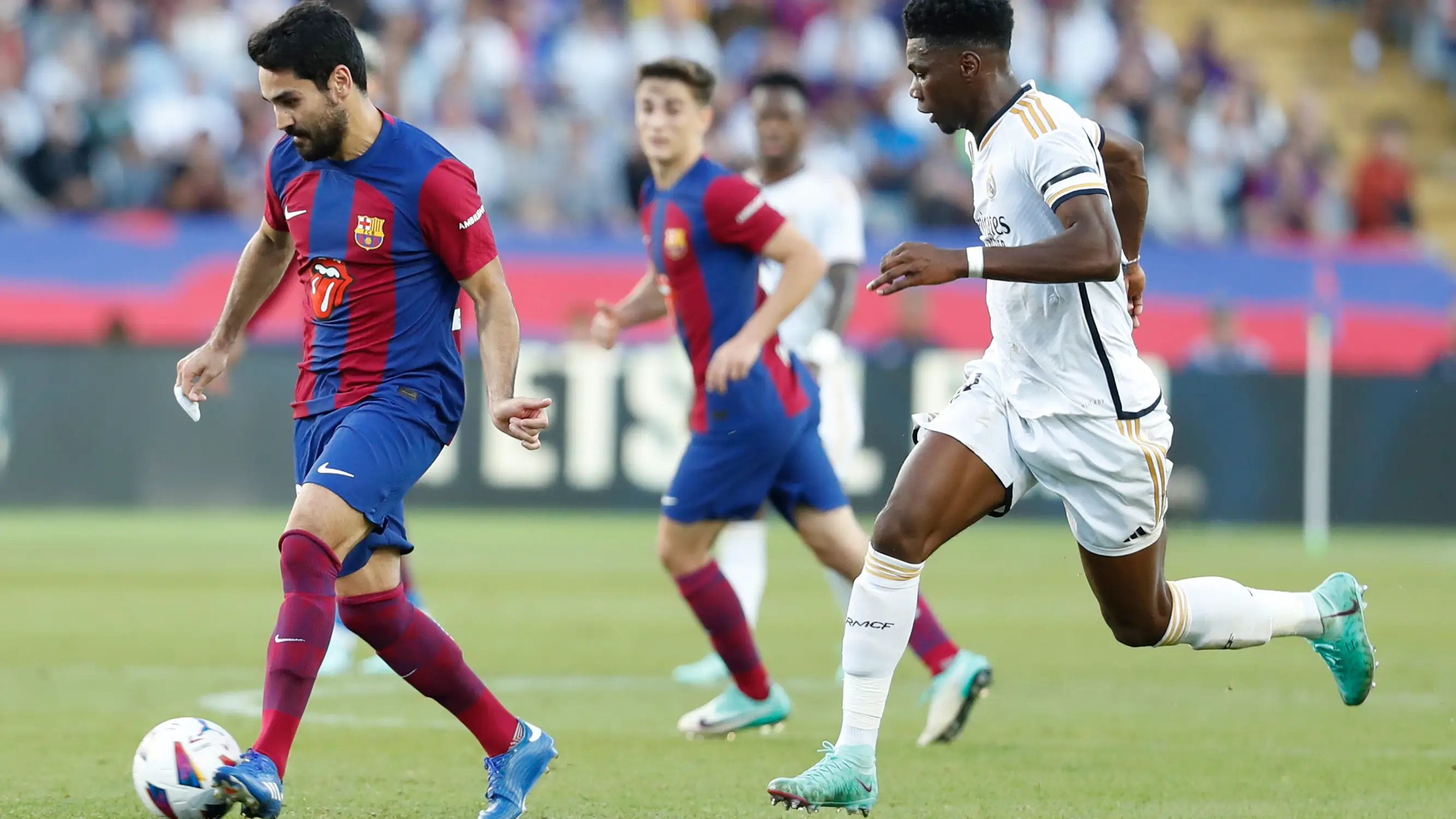 Aurélien Tchouaméni presiona a Gündogan en el Clásico Aurélien Tchouaméni presiona a Gündogan en el Clásico