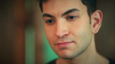 En el último capítulo de Hermanos: Orhan rompe con Gönül mientras Tolga recupera la ilusión por la vida gracias a Bahar 
