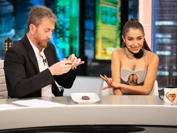 María Becerra conquista a Pablo Motos con alfajores argentinos: "Están riquísimos" María Becerra conquista a Pablo Motos con alfajores argentinos: "Están riquísimos"