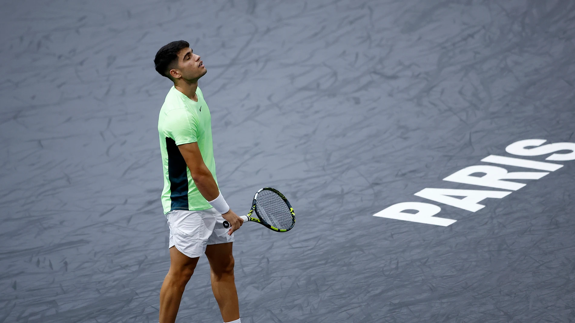 Carlos Alcaraz se lamenta tras un punto ante Roman Safiullin Carlos Alcaraz se lamenta tras un punto ante Roman Safiullin