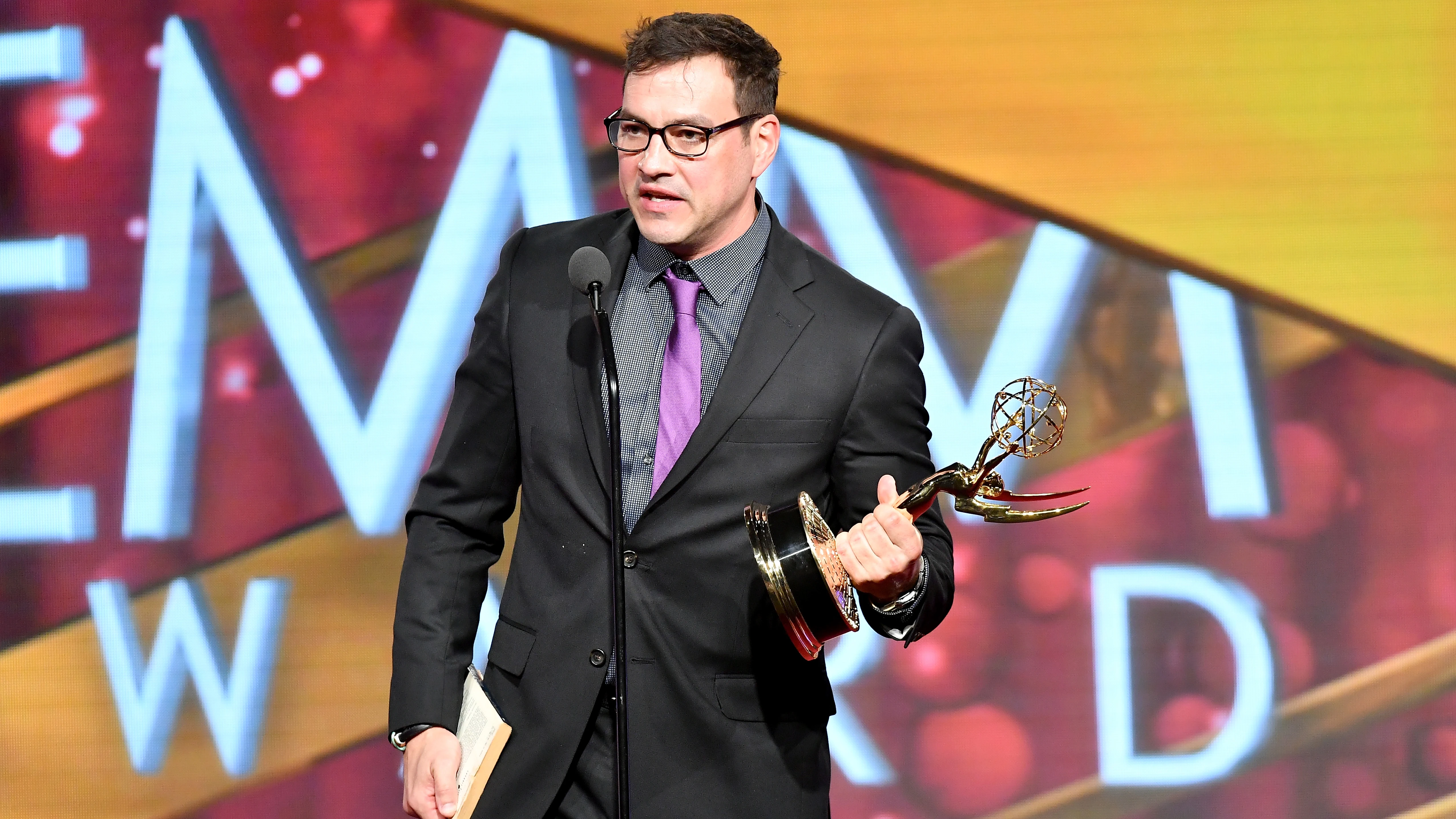 El actor Tyler Christopher cuando gan&oacute; un Emmy en 2016
