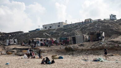 Más de cien españoles esperan para cruzar el paso de Rafah y abandonar Gaza: 