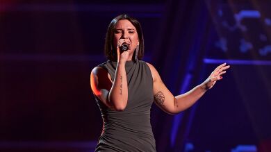 “Viviría escuchando tu voz”: Abraham Mateo se rinde ante Julia en los Asaltos de La Voz