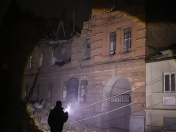 Destrozos por el ataque con drones rusos en Kharkiv, Ucrania Destrozos por el ataque con drones rusos en Kharkiv, Ucrania