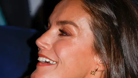 La reina Letizia reaparece así de sonriente La reina Letizia reaparece así de sonriente