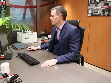 El secretario general de los socialistas acude a la sede del partido para emitir su voto de forma telemática. El secretario general de los socialistas acude a la sede del partido para emitir su voto de forma telemática.
