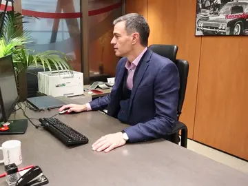 El secretario general de los socialistas acude a la sede del partido para emitir su voto de forma telemática. El secretario general de los socialistas acude a la sede del partido para emitir su voto de forma telemática.