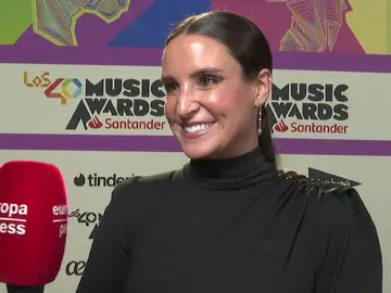 Marta Pombo atendiendo a la prensa Marta Pombo atendiendo a la prensa