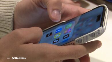 En la pantalla del teléfono móvil hay más de 600 tipos de bacterias, 30 veces más que en la tapa del váter