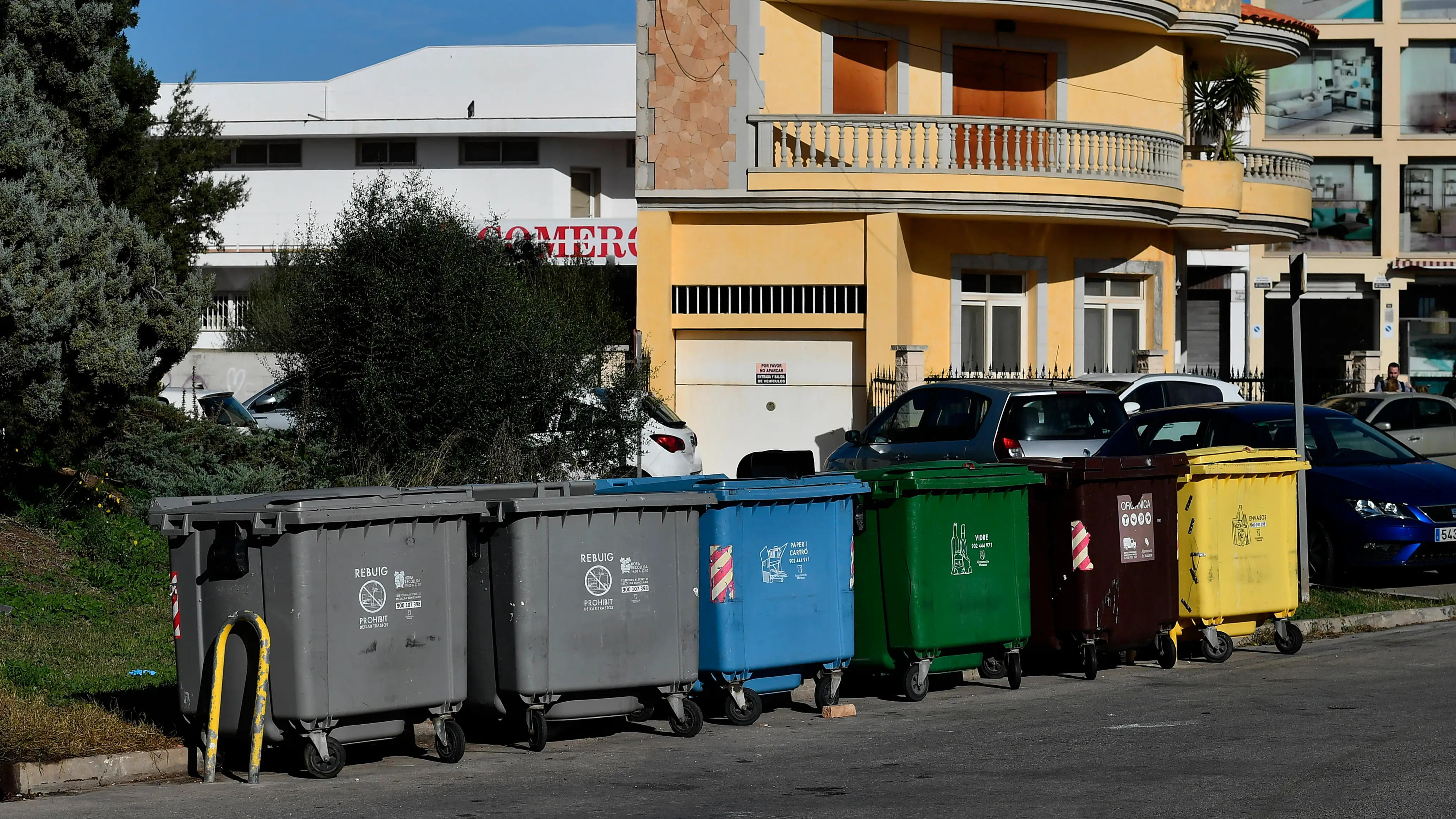 Imagen de los contenedores donde fue arrojado el bebé Imagen de los contenedores donde fue arrojado el bebé