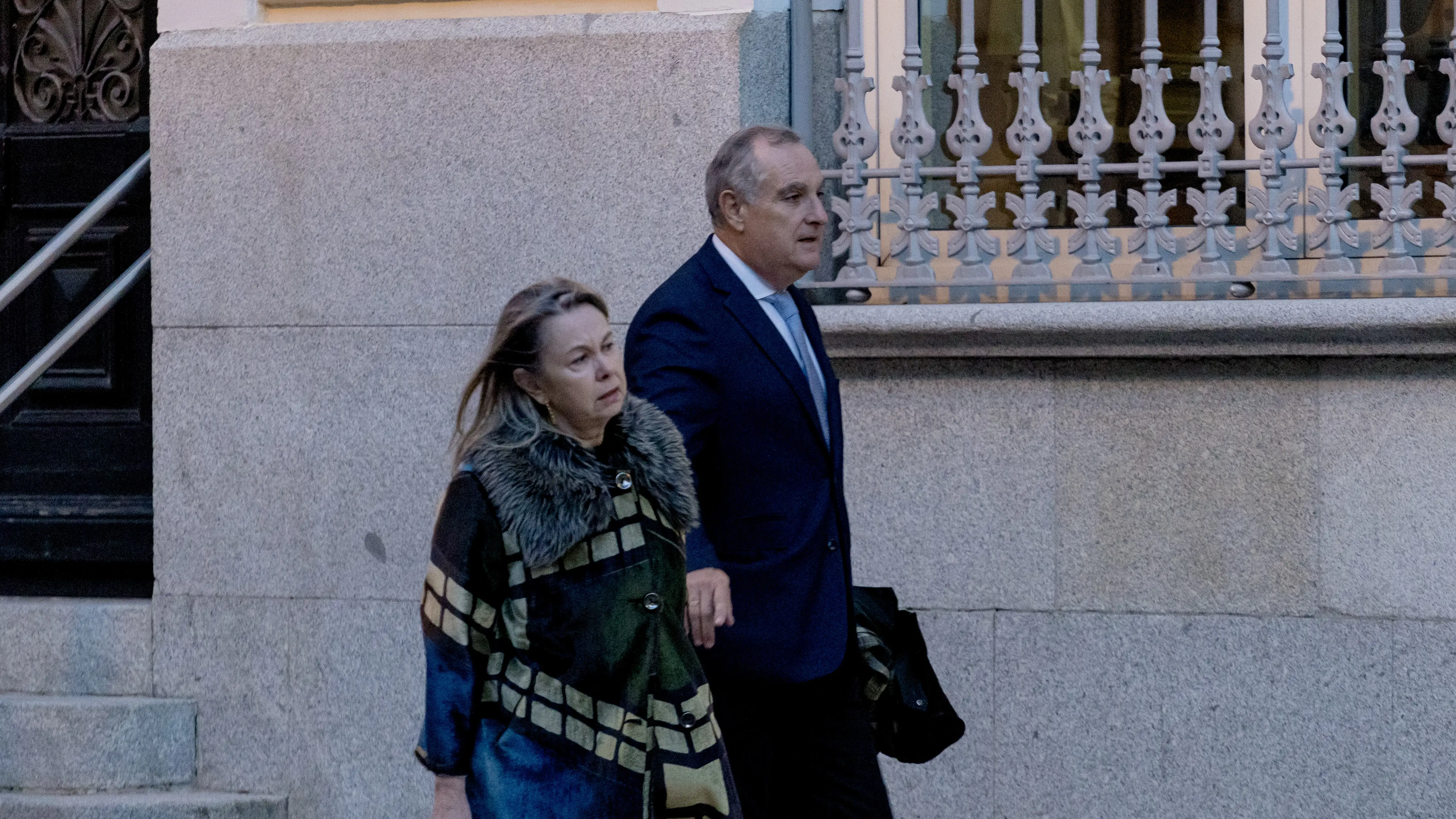 Los jueces Roser Bach y Enrique Lucas a su llegada al pleno extraordinario del Consejo General del Poder Judicial