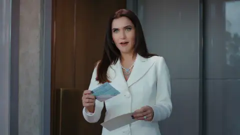 Nadir les regala a Ender y a Kaya un viaje las Maldivas, ¿lo hará de corazón o querrá algo a cambio? Nadir les regala a Ender y a Kaya un viaje las Maldivas, ¿lo hará de corazón o querrá algo a cambio?