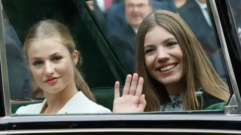 La princesa Leonor y la infanta Sofía en la jura de la Constitución de la heredera