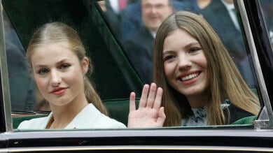 Los nuevos retratos oficiales de la princesa Leonor y la infanta Sofía: así han cambiado las hijas de los Reyes