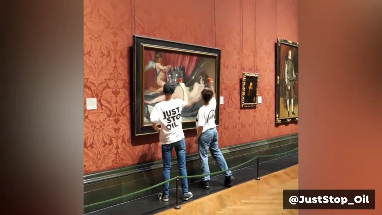 Activistas atacan con martillos 'La Venus del Espejo' de Velázquez en la National Gallery de Londres Activistas atacan con martillos 'La Venus del Espejo' de Velázquez en la National Gallery de Londres