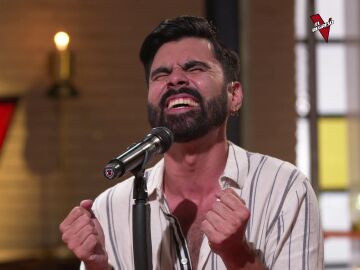 &iexcl;Menudo vozarr&oacute;n! Mike se luce con su versi&oacute;n de Hoy tengo ganas de ti 