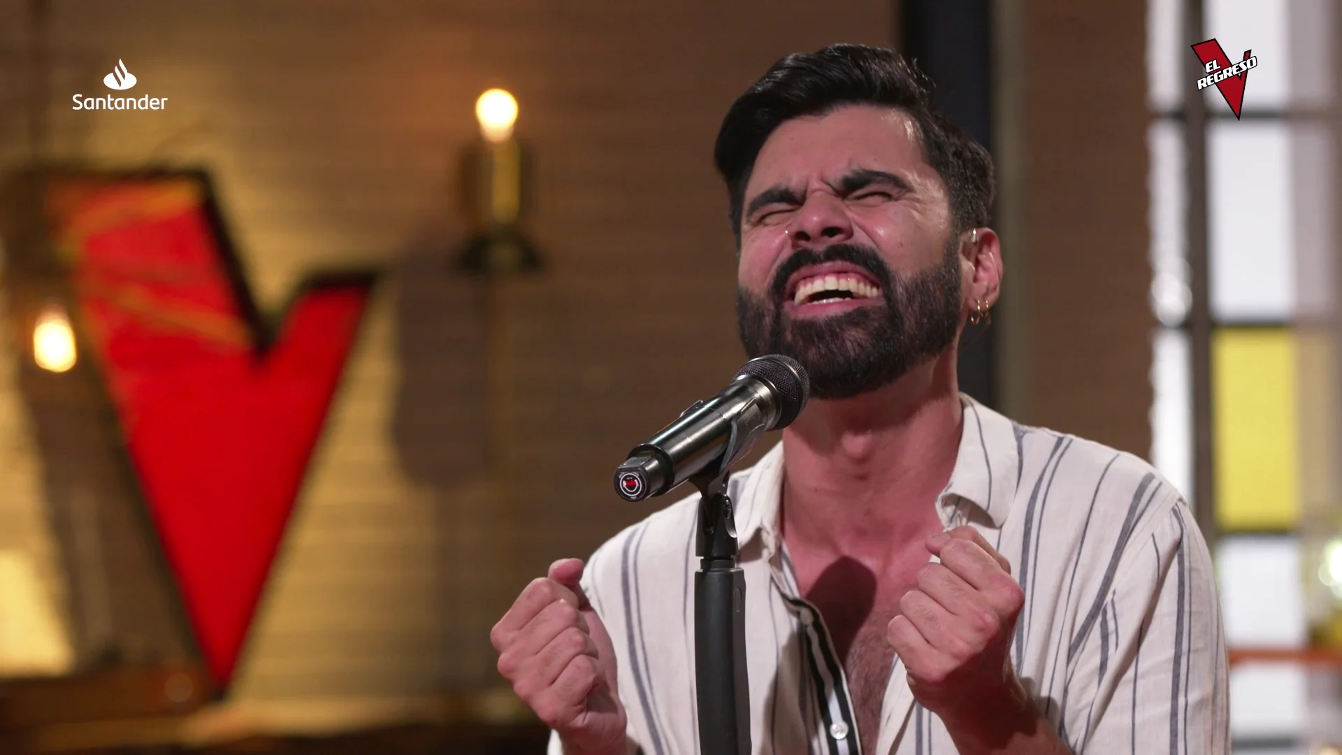 ¡Menudo vozarrón! Mike se luce con su versión de Hoy tengo ganas de ti ¡Menudo vozarrón! Mike se luce con su versión de Hoy tengo ganas de ti