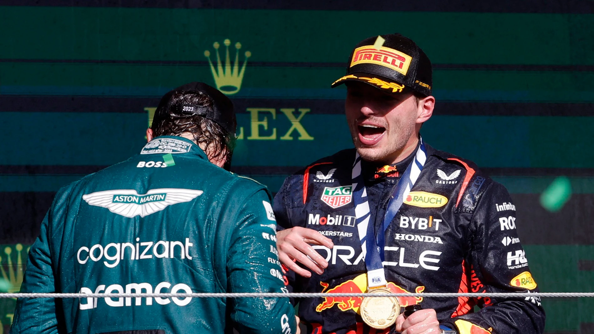 Max Verstappen, junto a Alonso en el podio de Interlagos
