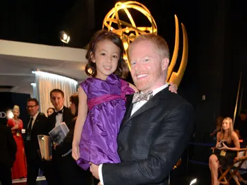 Aubrey Anderson-Emmons y Jesse Tyler Ferguson en los Premios Emmy de 2012 Aubrey Anderson-Emmons y Jesse Tyler Ferguson en los Premios Emmy de 2012