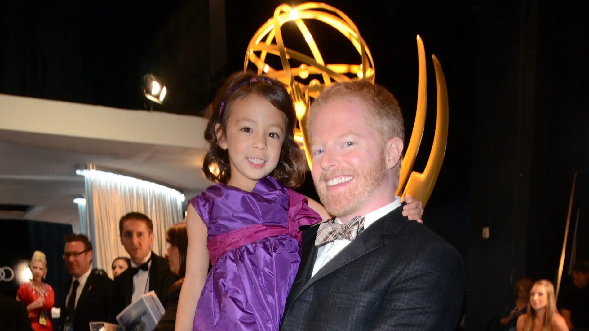 Aubrey Anderson-Emmons y Jesse Tyler Ferguson en los Premios Emmy de 2012 