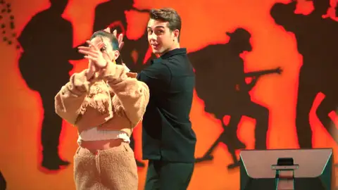 ¡Qué arte!: Doruk y Yasmin bailan flamenco juntos en un restaurante español ¡Qué arte!: Doruk y Yasmin bailan flamenco juntos en un restaurante español