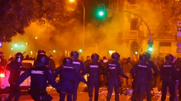 Agentes de la Policía Nacional Agentes de la Policía Nacional