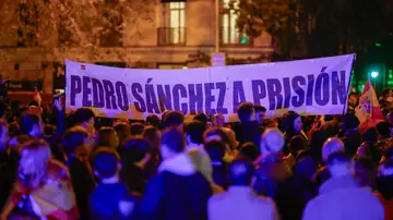 Pancarta 'Pedro Sánchez a prisión'.