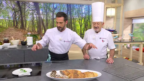 Arguiñano, sobre la receta de pan marmolado: "¡Les estás dando un juego a los amantes del pan!" Arguiñano, sobre la receta de pan marmolado: "¡Les estás dando un juego a los amantes del pan!"