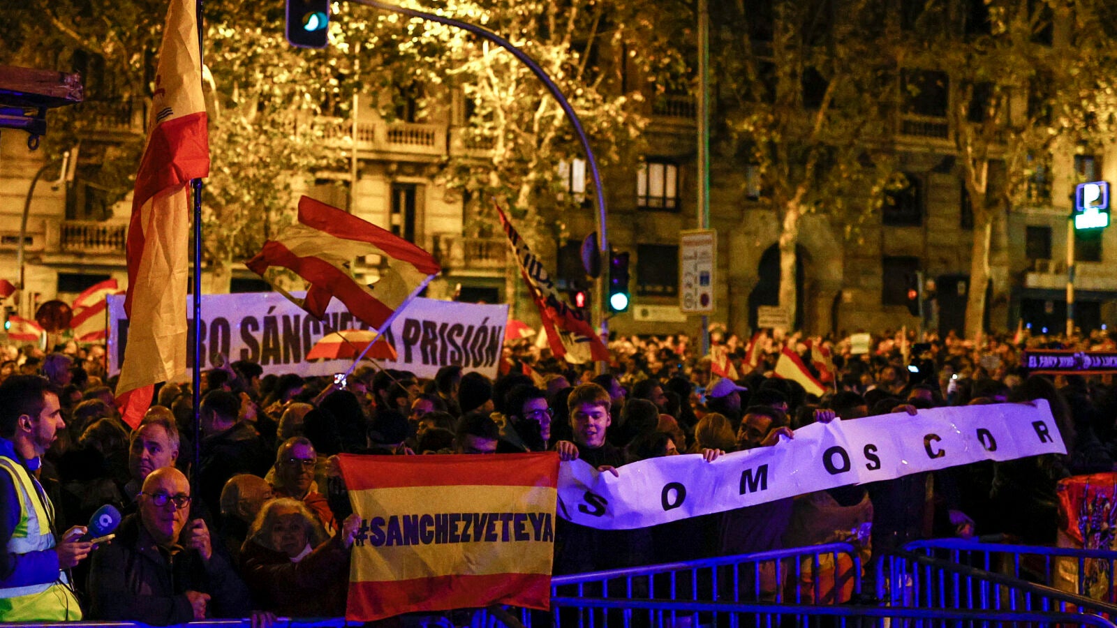 Alrededor de 1.500 personas vuelve a protestar en Ferraz en contra de la amnistía en una jornada pacífica