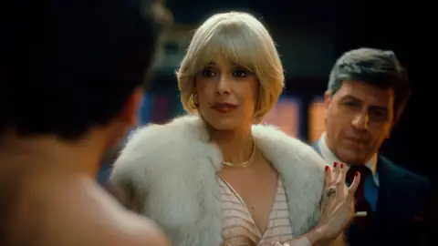Ángel Cristo rompe todas sus opciones con Barbara Rey: “¿Has hecho alguna película en dónde no enseñes las tetas?” Ángel Cristo rompe todas sus opciones con Barbara Rey: “¿Has hecho alguna película en dónde no enseñes las tetas?”