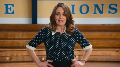 Tina Fey vuelve a ser la Sra. Norbury en el remake de Chicas Malas Tina Fey vuelve a ser la Sra. Norbury en el remake de Chicas Malas