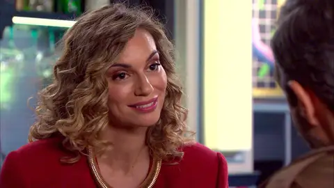 Un amor que desafía todas las adversidades: Sofía e Isidro dejan atrás los problemas con un apasionado beso Un amor que desafía todas las adversidades: Sofía e Isidro dejan atrás los problemas con un apasionado beso