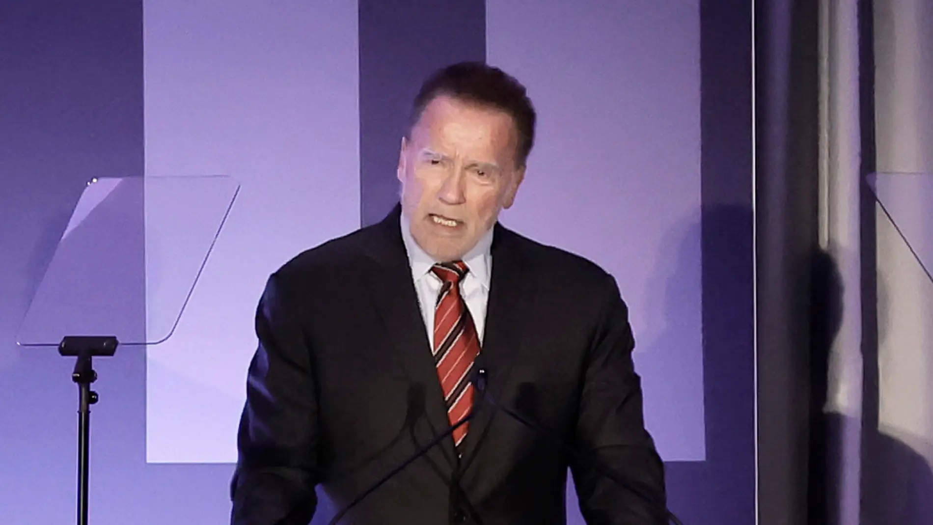 Arnold Schwarzenegger en su discurso al recibir un premio del Museo del Holocausto