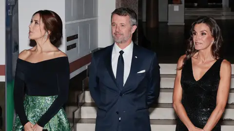 La reaparición de Federico de Dinamarca junto a Mary y la reina Letizia en medio del escándalo La reaparición de Federico de Dinamarca junto a Mary y la reina Letizia en medio del escándalo