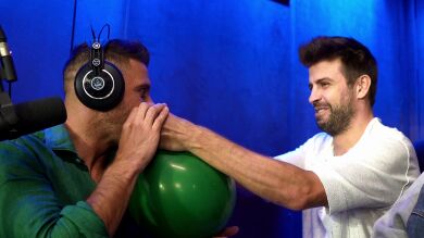 La novatada de Piqué e Ibai a Joaquín: “Se la come cien por cien” 