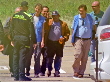 Luis Manuel Díaz saluda tras ser liberado por el ELN