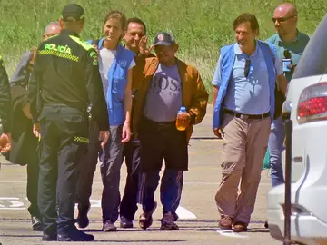 Luis Manuel Díaz saluda tras ser liberado por el ELN Luis Manuel Díaz saluda tras ser liberado por el ELN