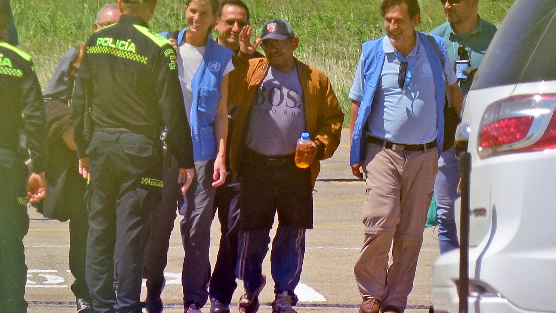 Luis Manuel Díaz saluda tras ser liberado por el ELN Luis Manuel Díaz saluda tras ser liberado por el ELN
