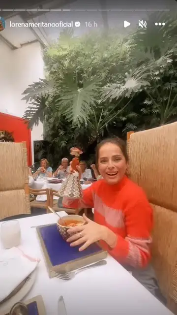 Danna García en un restaurante con Lorena Meritano Danna García en un restaurante con Lorena Meritano