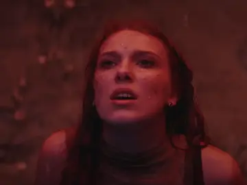 Millie Bobby Brown en una escena de Damisela Millie Bobby Brown en una escena de Damisela