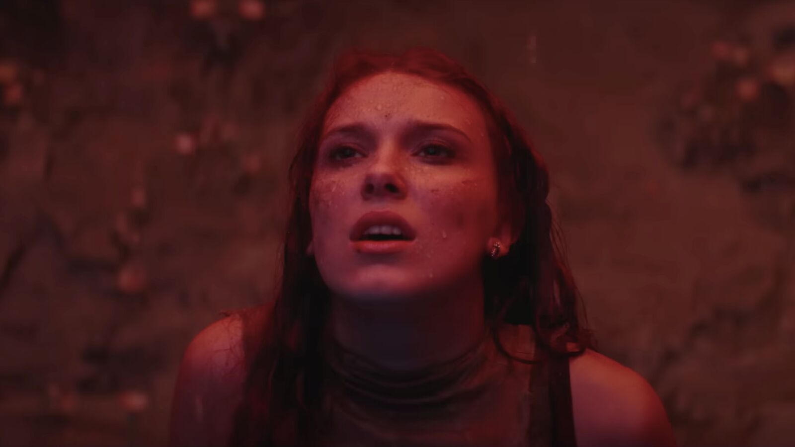 Millie Bobby Brown lo da todo contra un dragón en el tráiler de Damisela, su nueva película de fantasía