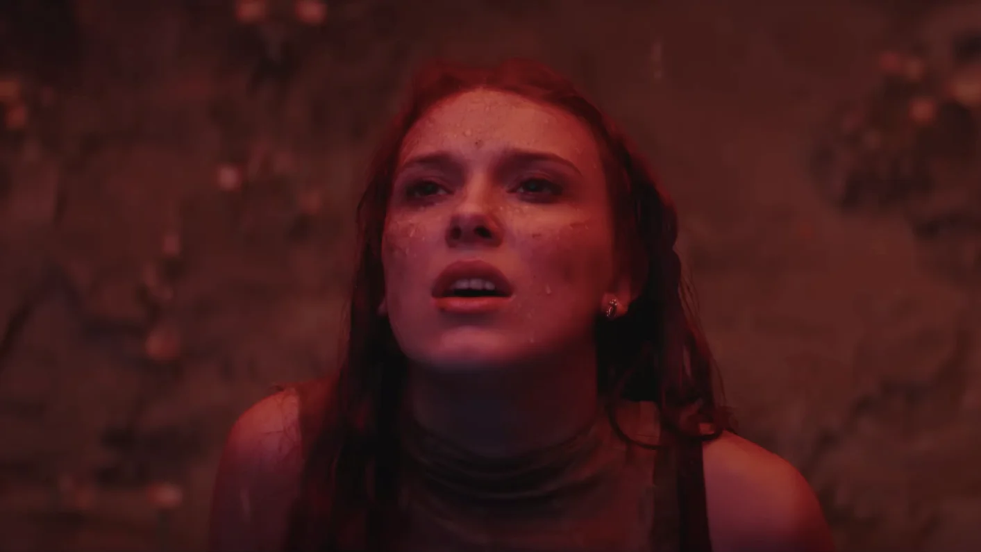 Millie Bobby Brown en una escena de Damisela Millie Bobby Brown en una escena de Damisela