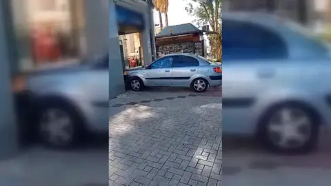 Empotra su coche repetidamente contra un cajero y lo justifica diciendo que necesitaba dinero de manera desesperada Empotra su coche repetidamente contra un cajero y lo justifica diciendo que necesitaba dinero de manera desesperada