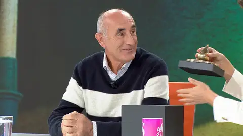 Tras 12 años en el paro, Pepe encontró su salvación en la limpieza: "Deberían darse cuenta de que los mayores de 50 son los maestros" Tras 12 años en el paro, Pepe encontró su salvación en la limpieza: "Deberían darse cuenta de que los mayores de 50 son los maestros"