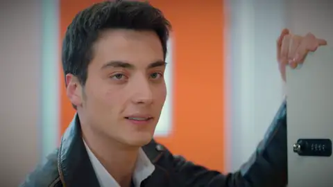 En el último capítulo de Hermanos: Sarp disfruta de su falso noviazgo con Süsen y Akif es pillado in fraganti En el último capítulo de Hermanos: Sarp disfruta de su falso noviazgo con Süsen y Akif es pillado in fraganti