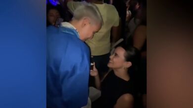 Un 'sí quiero' al ritmo de Quevedo: el vídeo de la pedida de mano en pleno concierto