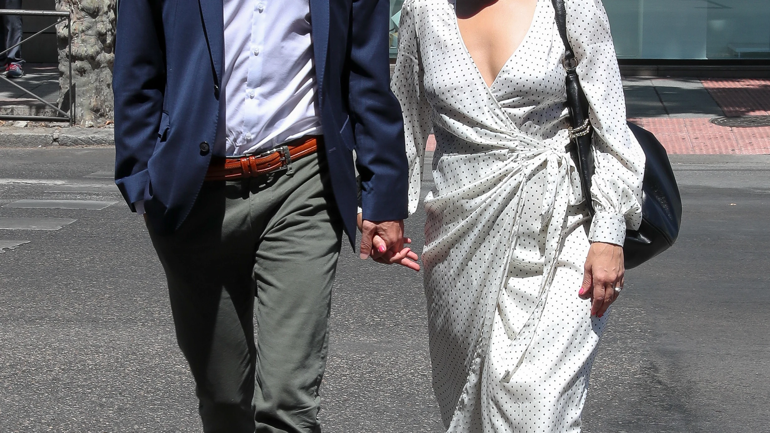 Miguel Sánchez Encinas y Chenoa paseando por Madrid en 2019 Miguel Sánchez Encinas y Chenoa paseando por Madrid en 2019