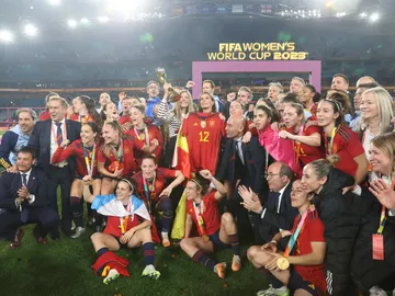 Las jugadoras españolas junto a la reina Letizia, la infanta Sofía, Luis Rubiales y el resto de la expedición celebrando el Mundial Las jugadoras españolas junto a la reina Letizia, la infanta Sofía, Luis Rubiales y el resto de la expedición celebrando el Mundial