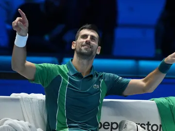 Novak Djokovic dirigiéndose al público en su partido ante Jannik Sinner Novak Djokovic dirigiéndose al público en su partido ante Jannik Sinner